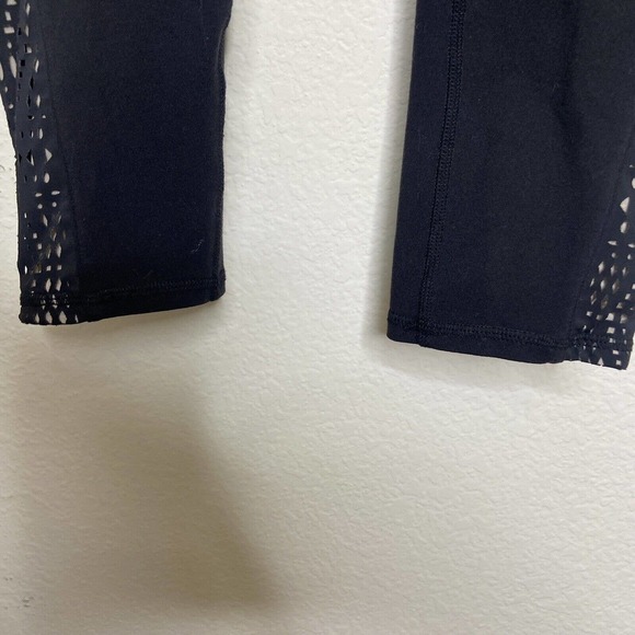 Alo Patina Black Laser Cut Cropped Leggings Sz XS - Picture 5 of 9